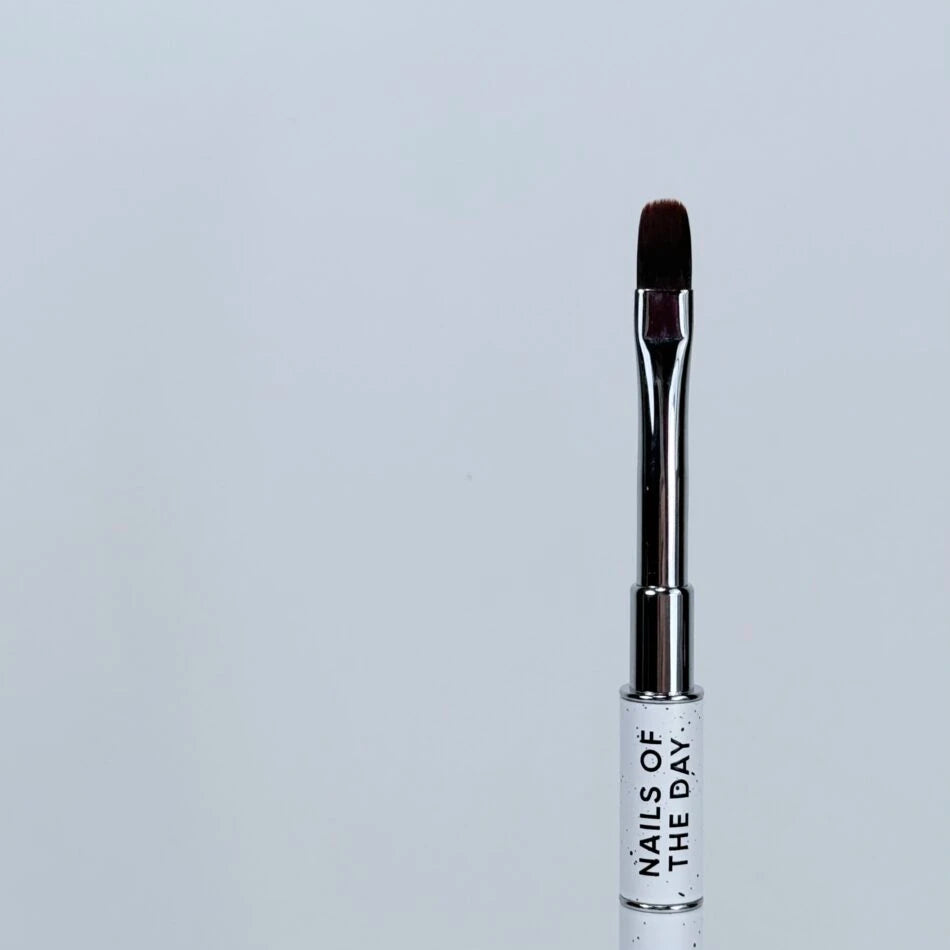 Nails Of The Day Brush Professional Brush 2-in-1: Liner 11 mm + Oval 11 mm