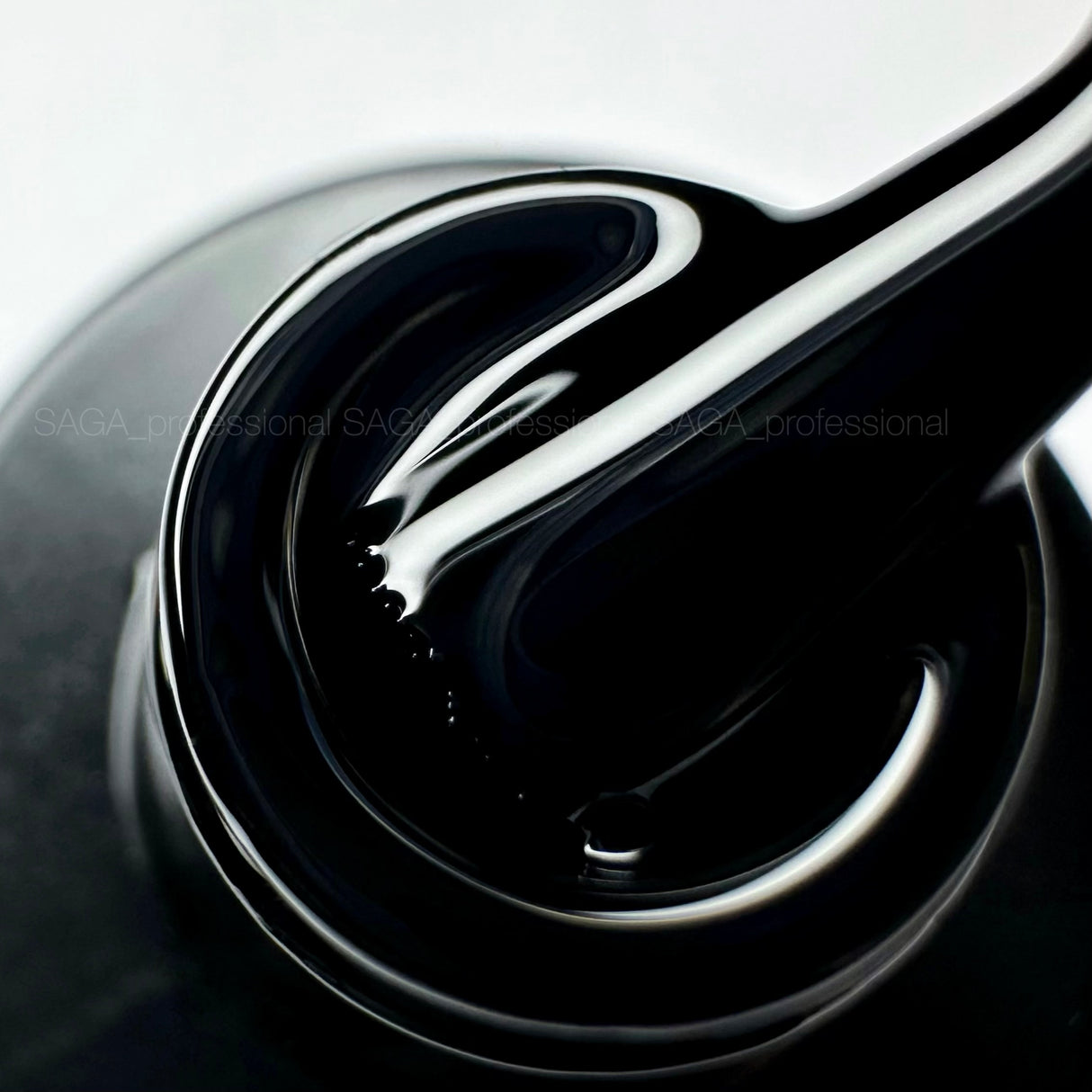 Saga Gel Polish Super Black, 10 ml