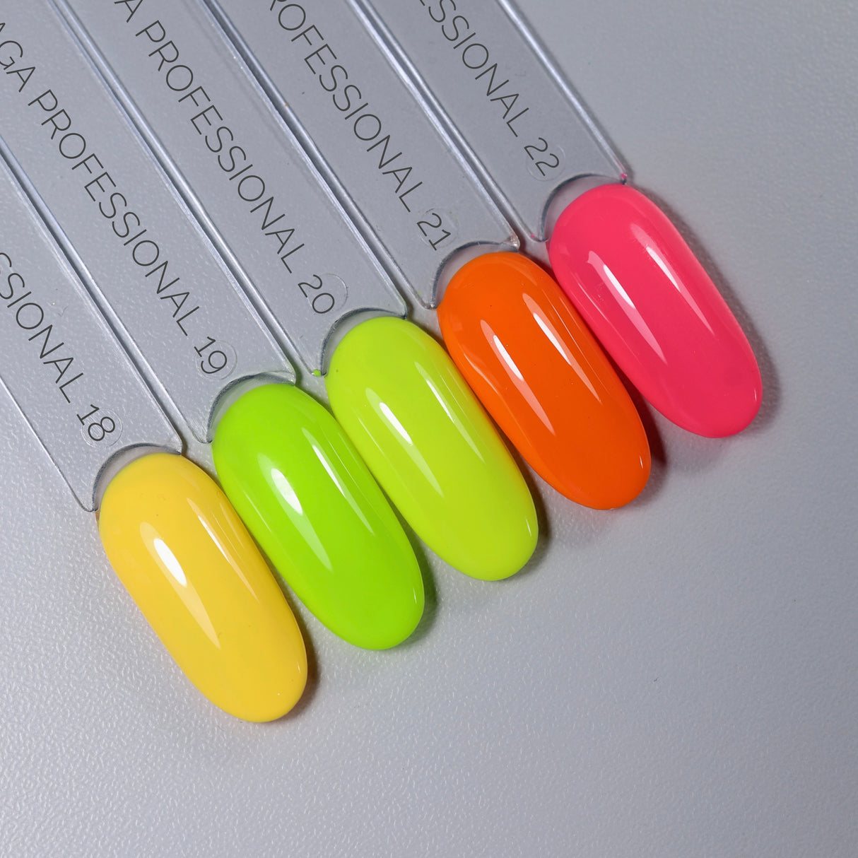 Saga Gel Polish Colorist 20, 10 ml