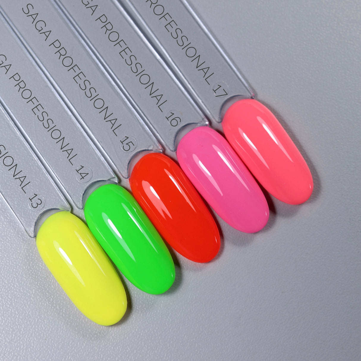 Saga Gel Polish Colorist 17, 10 ml