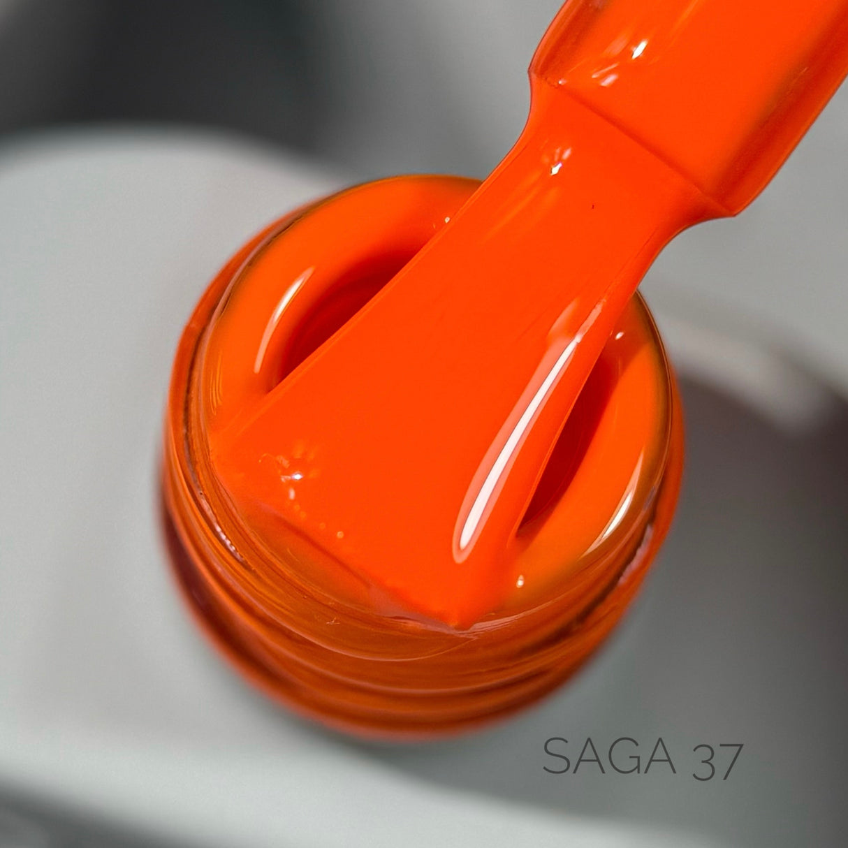 Saga Gel Polish Colorist 37, 10 ml