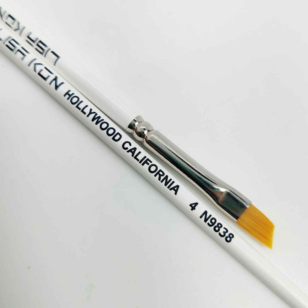 Brush Lisa Kon 4 (N9838)