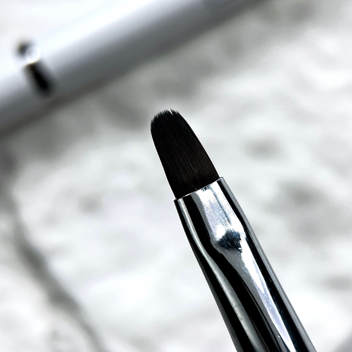 Paloma Brush Oval 8 mm