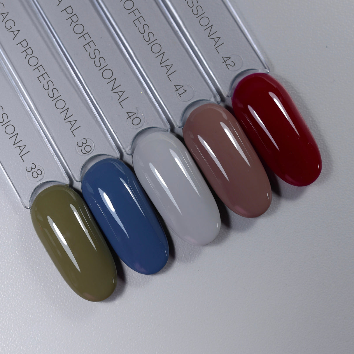 Saga Gel Polish Colorist 38, 10 ml